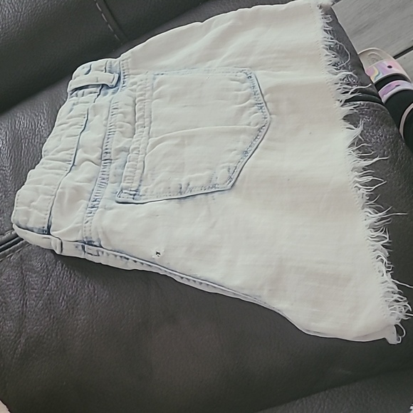 Altar’d State Cloud Wash Distressed Denim Jean Shorts Size 27 - Picture 8 of 8